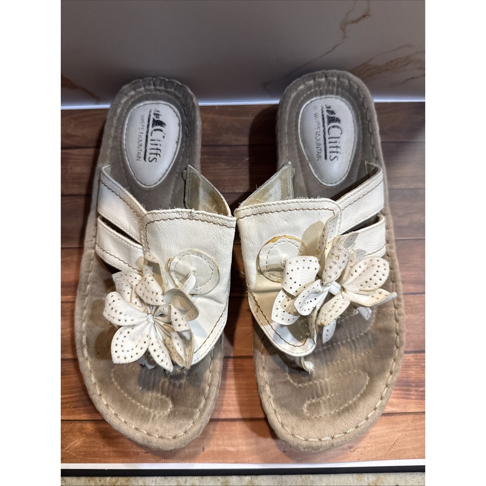 Cliffs White Mountain‎ Cynthia Sandals 9W 9 wide White Flower Wedge Comfort Used